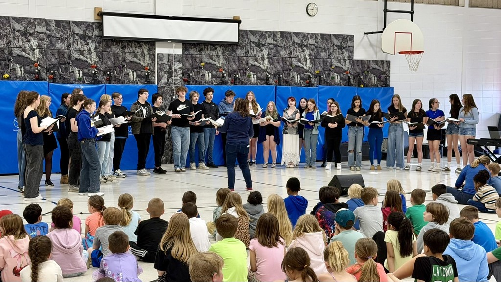 middle school choir singing - group shot