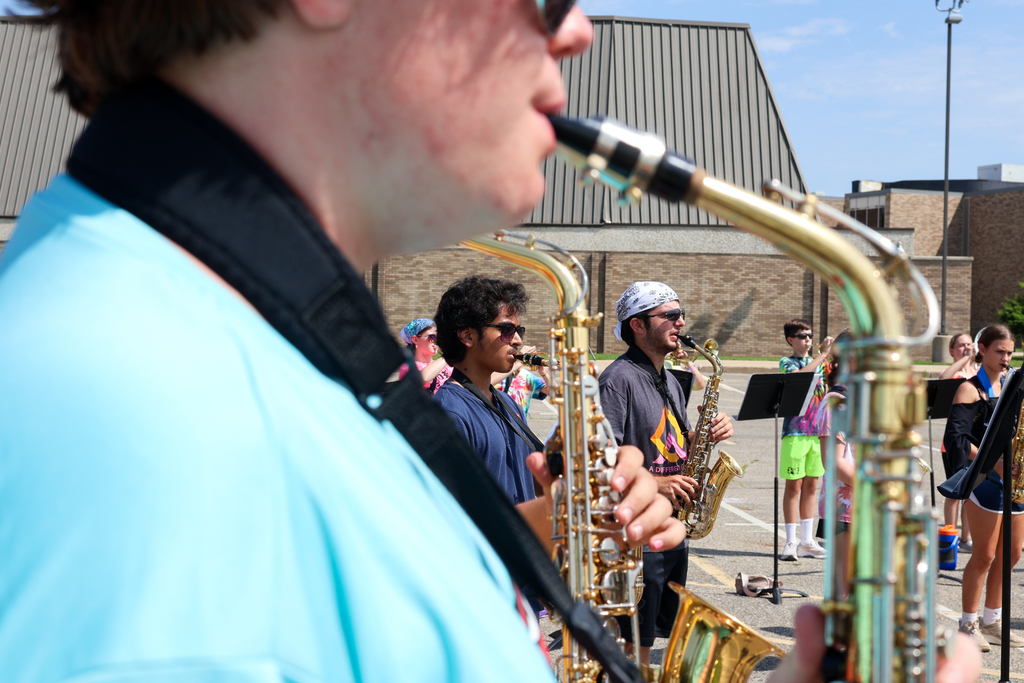 sax players playing in parking lot