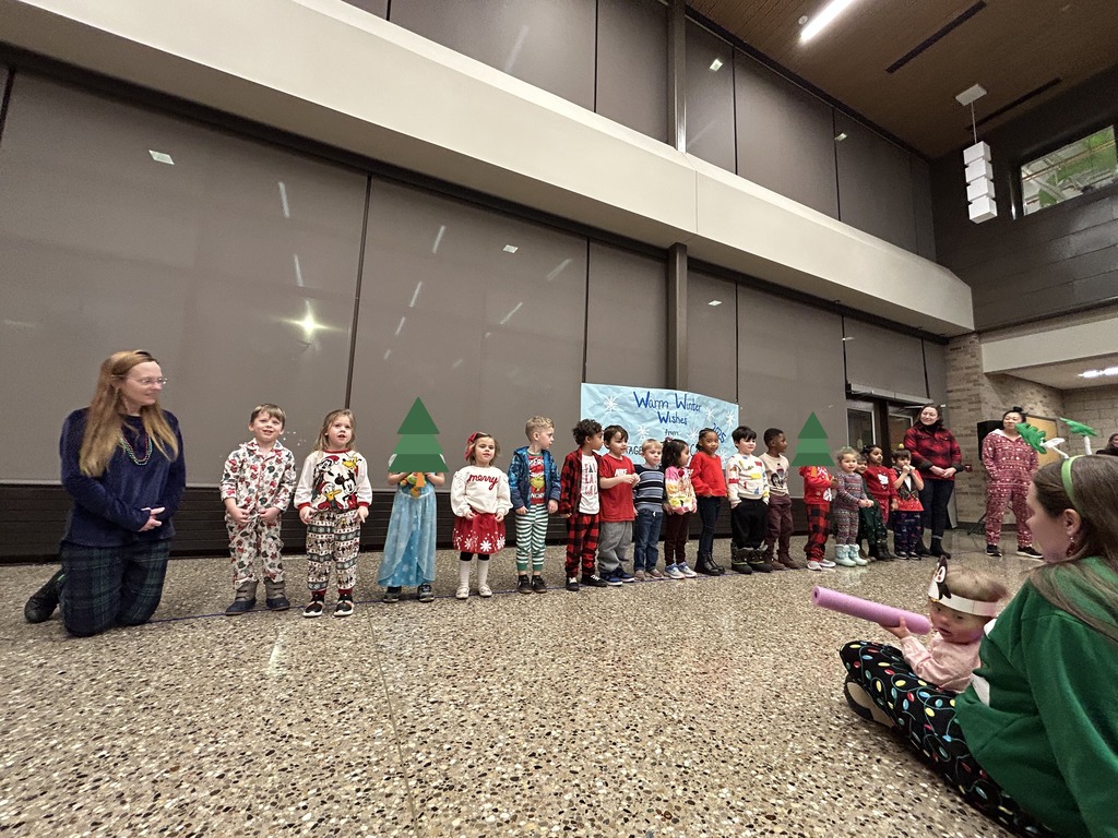 GSRP class singing 5 Snowflakes Falling Down & I'm a Little Snowman