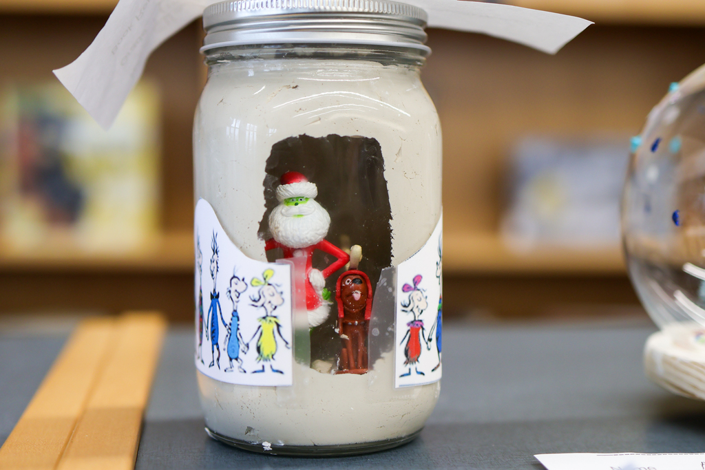 a snow globe with the grinch inside