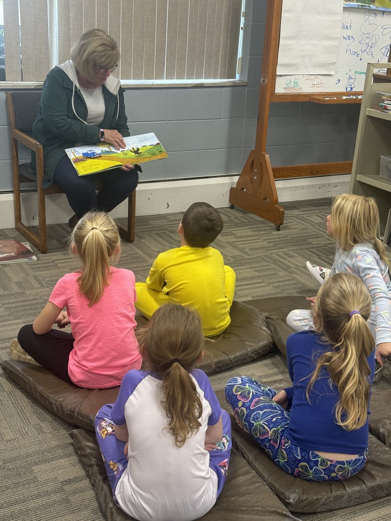 Renee Menne reading to 1st grade