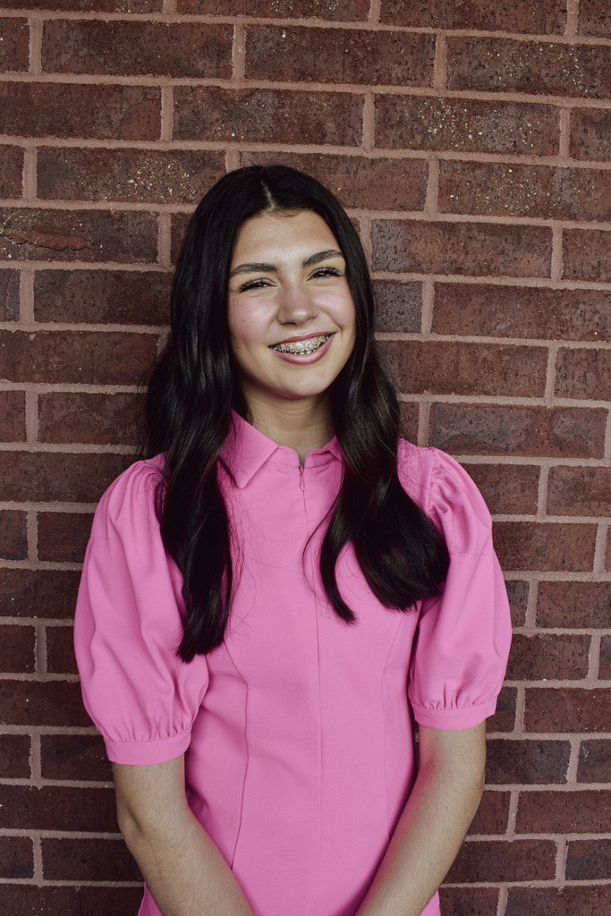 Freshman Maid Bella Siebenmorgen