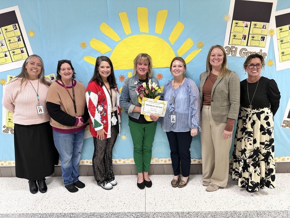Amanda Johnson, Janet Raychouni, Samantha Martin, Cindy Raley, Courtney Jarman, Angela Stewart, Cyndee Blount (left to right)