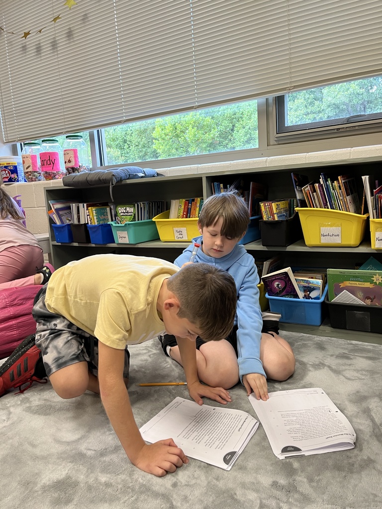 Students work in pairs and take turns reading an article aloud.