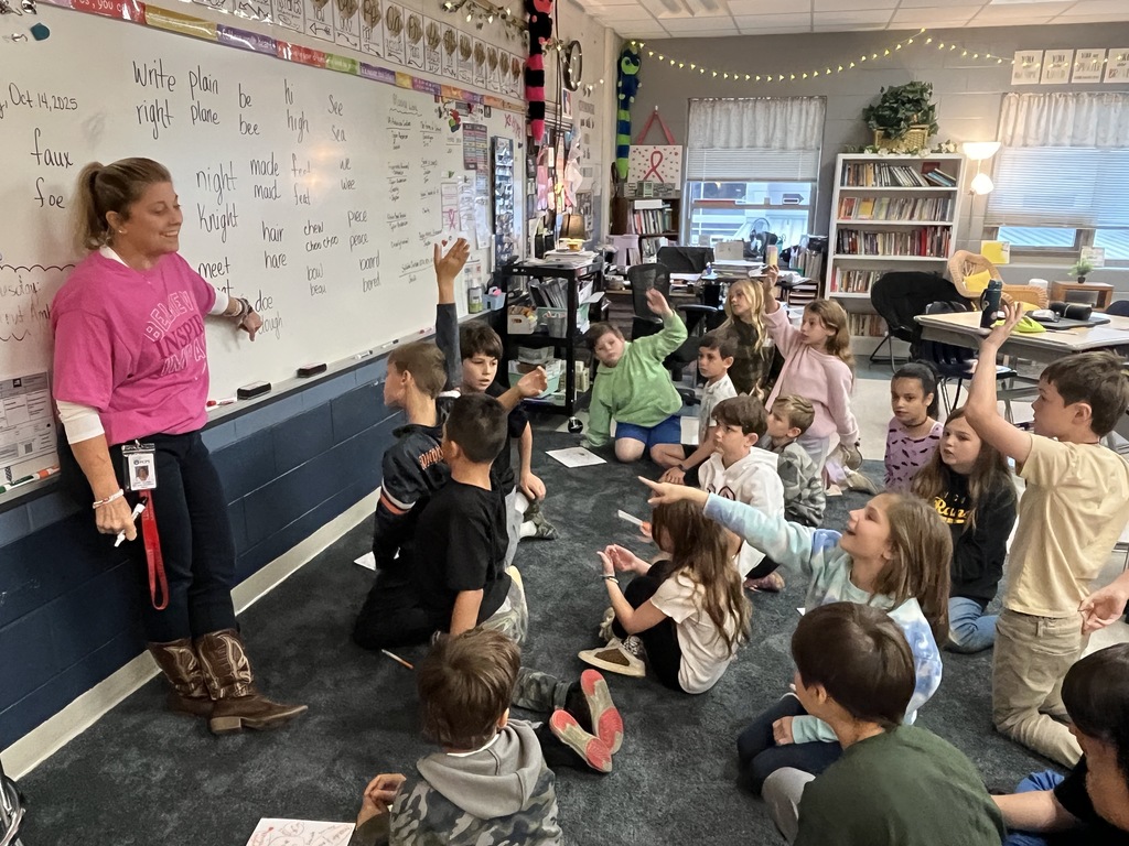 A teacher reviews homophones with a group of students.