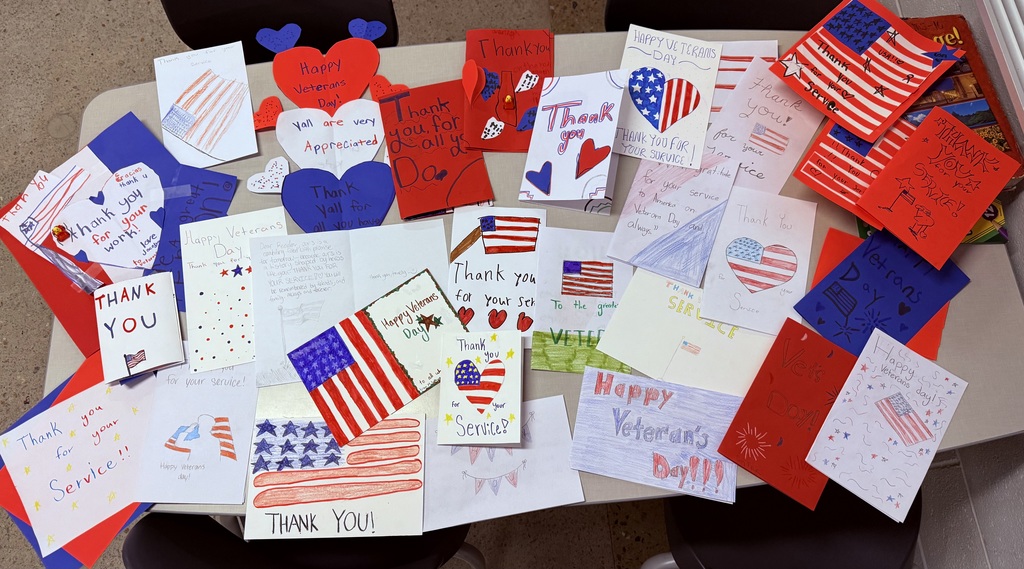A table full of Veterans Day cards for veterans.