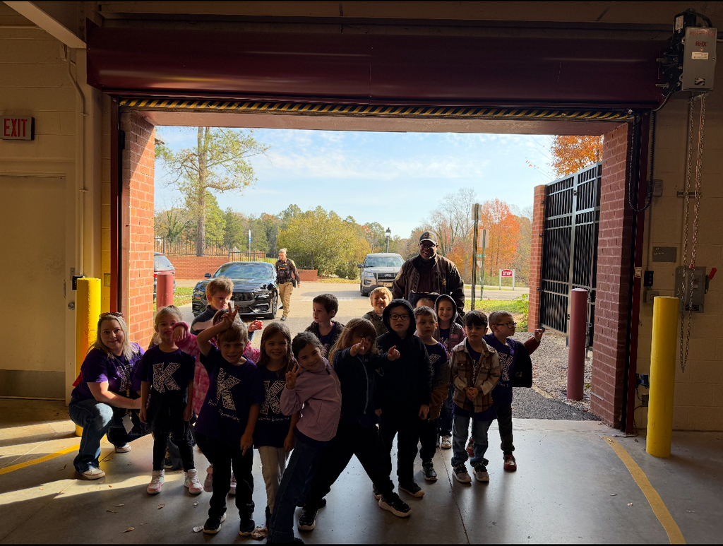 A kindergarten class poses at a sheriff's office. 