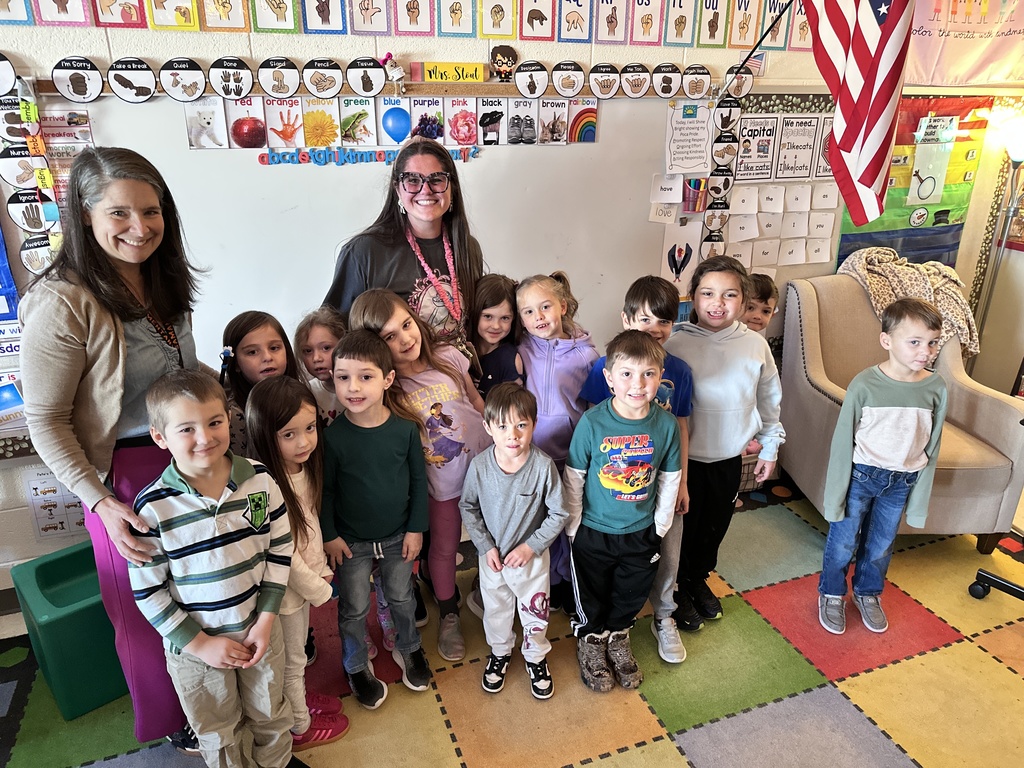 Two adults and a group of students pose for a photo. 