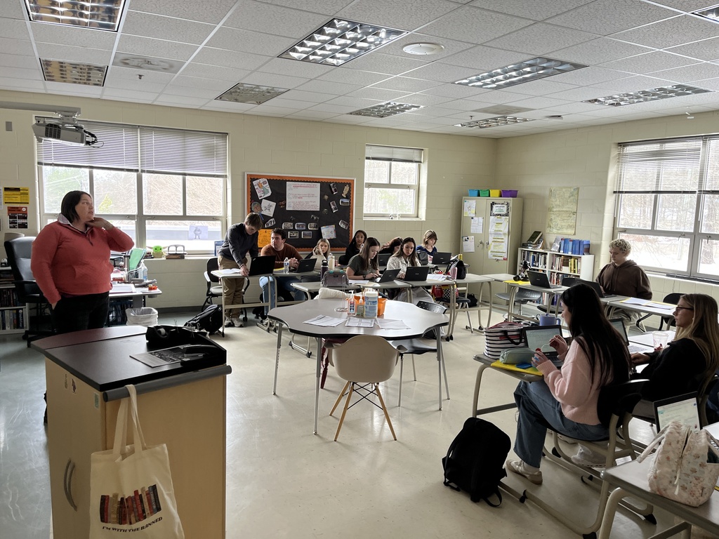 A teacher speaks to a classroom of students. 