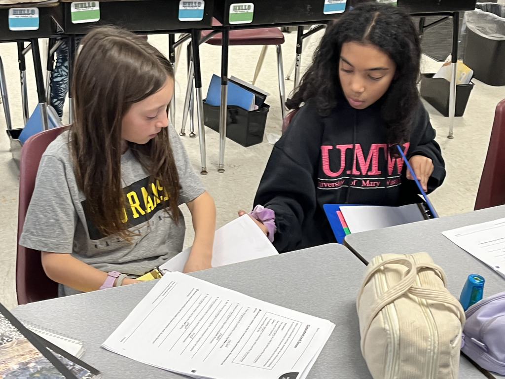 Students work on a lesson focused on strengthening grammar skills by working on consistent verb tenses. 