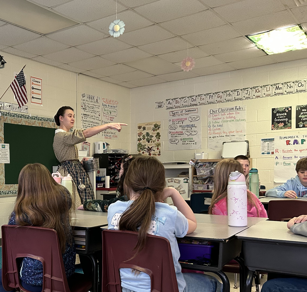A historian helps introduce a class to the subject of the Civil War. 