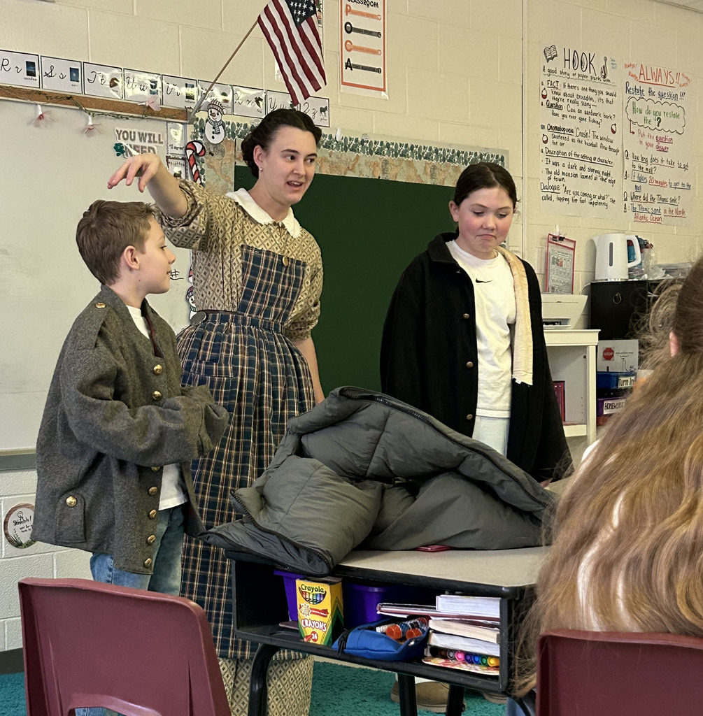 A historian uses student volunteers to help introduce a class to the subject of the Civil War. 