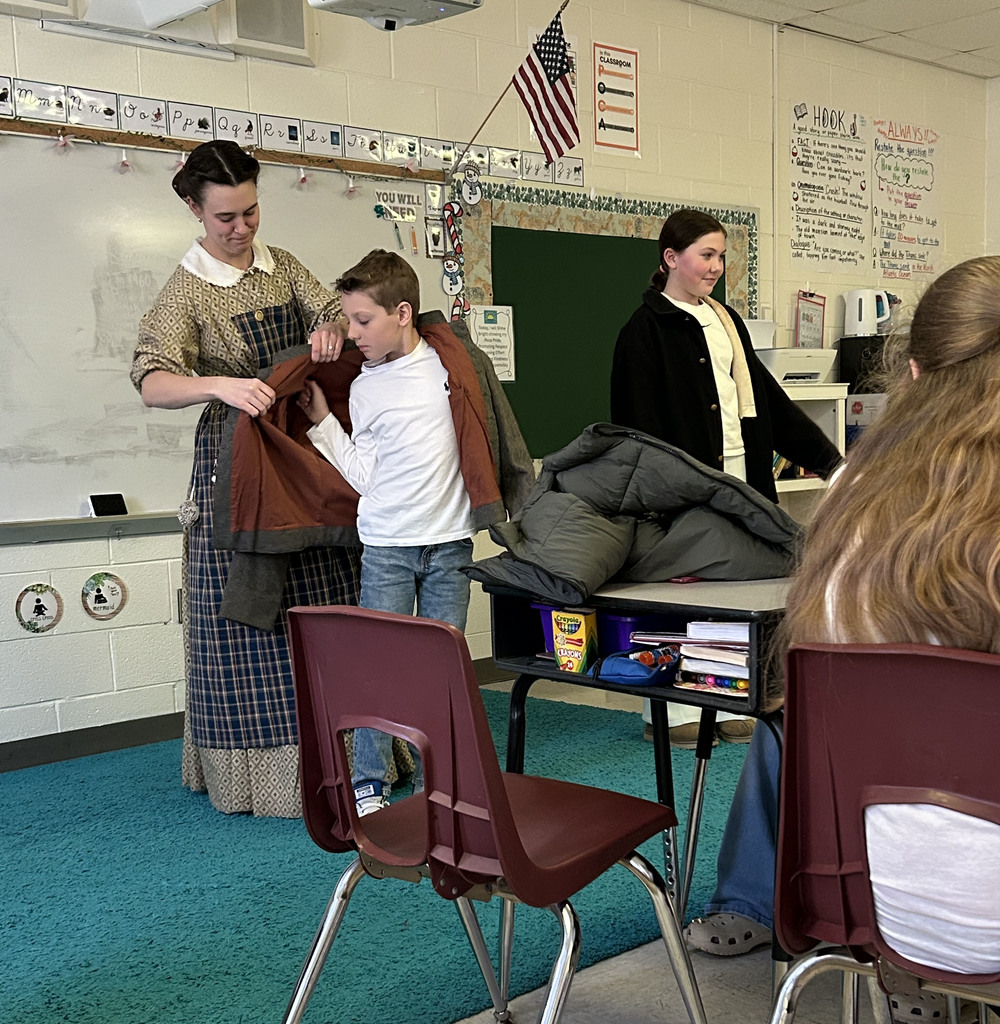 A historian uses student volunteers to help introduce a class to the subject of the Civil War. 