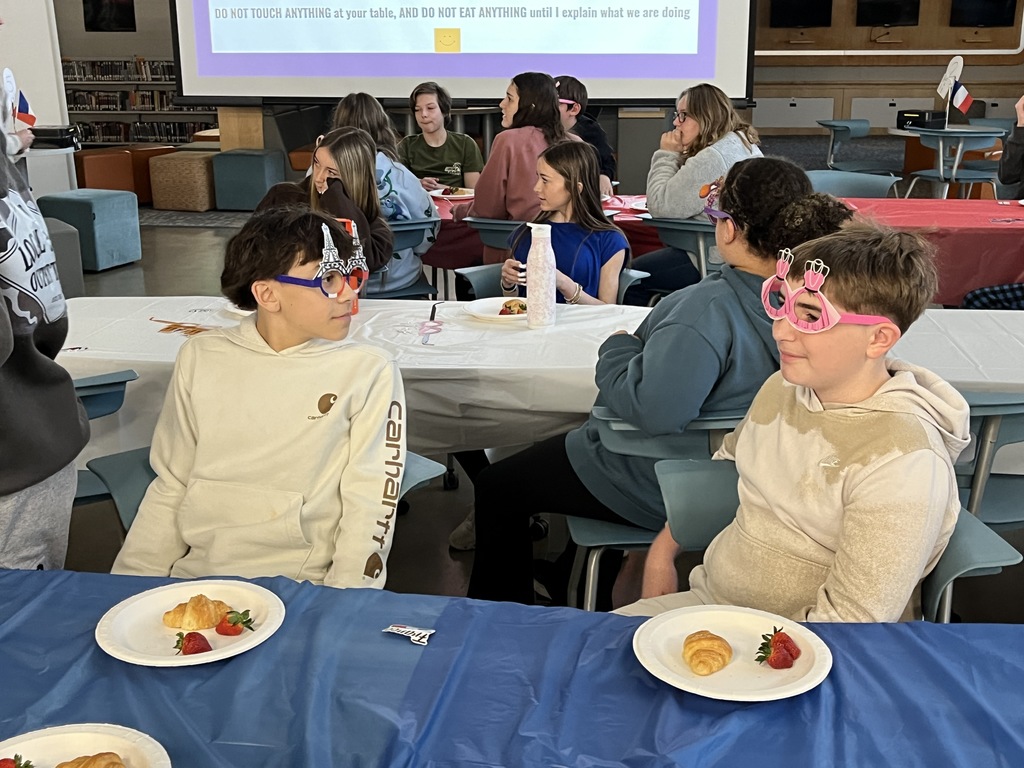 Students in French calss meet in the library to help choose a semester book.