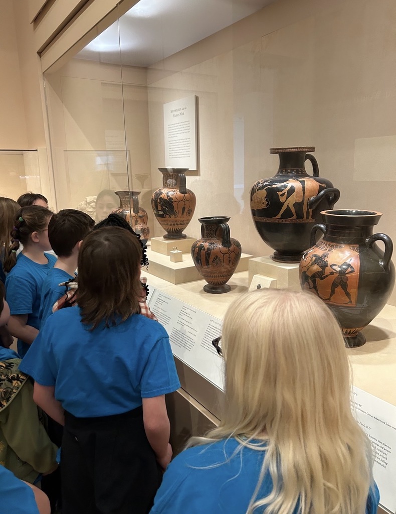 Students look at artifacts at the Virginia Museum of Fine Arts