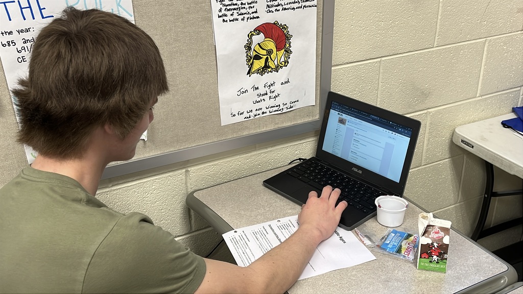 A student votes in a March Madness-themed history project.