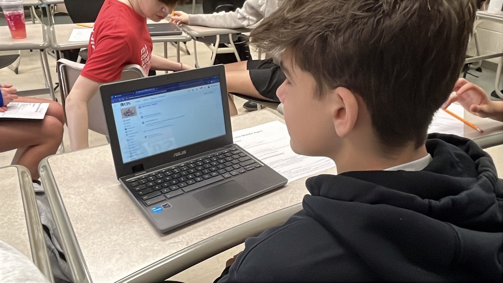 A student votes in a March Madness-themed history project.