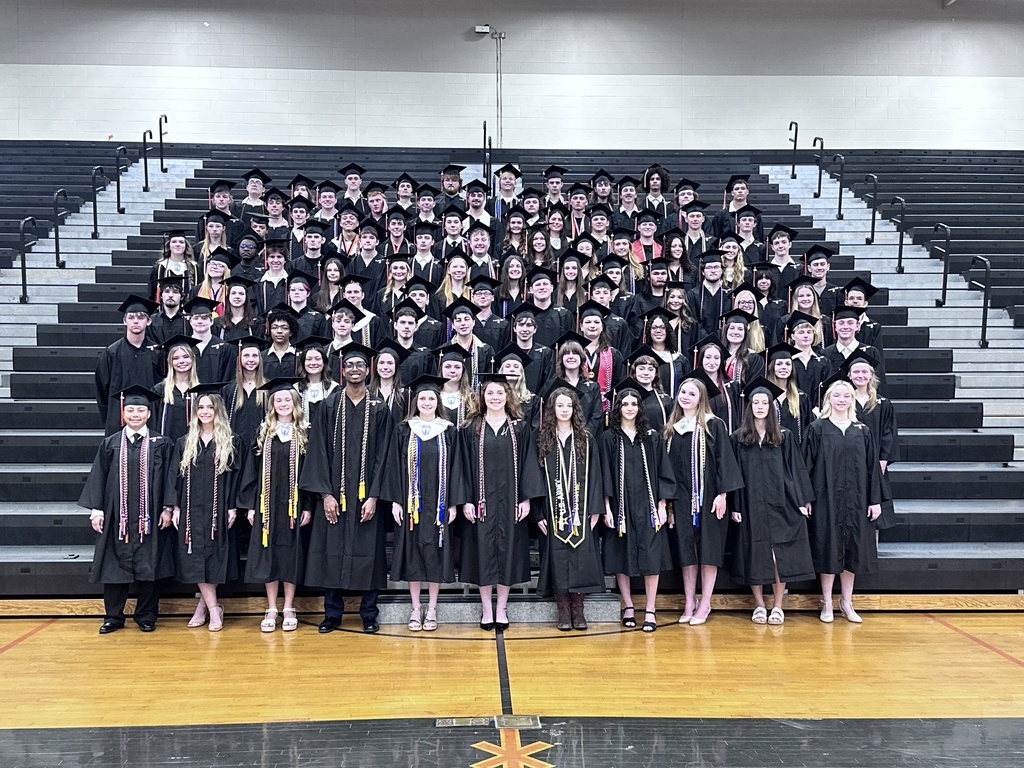 The members of PHS senior class who attended PCPS K-12 pose for a class photo.