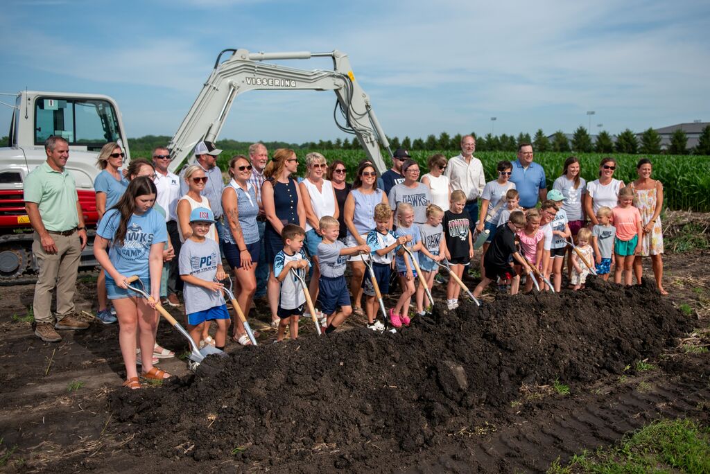 Groundbreaking with Board, Vissering, BLDD, staff and students