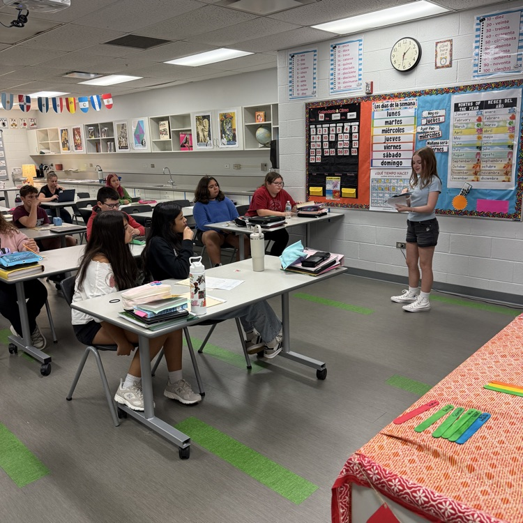 Spanish students leading our daily weather and calendar chat!
