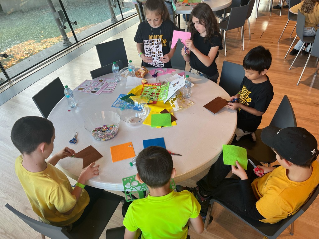 Middle School students exploring Crystal Bridges Museum 