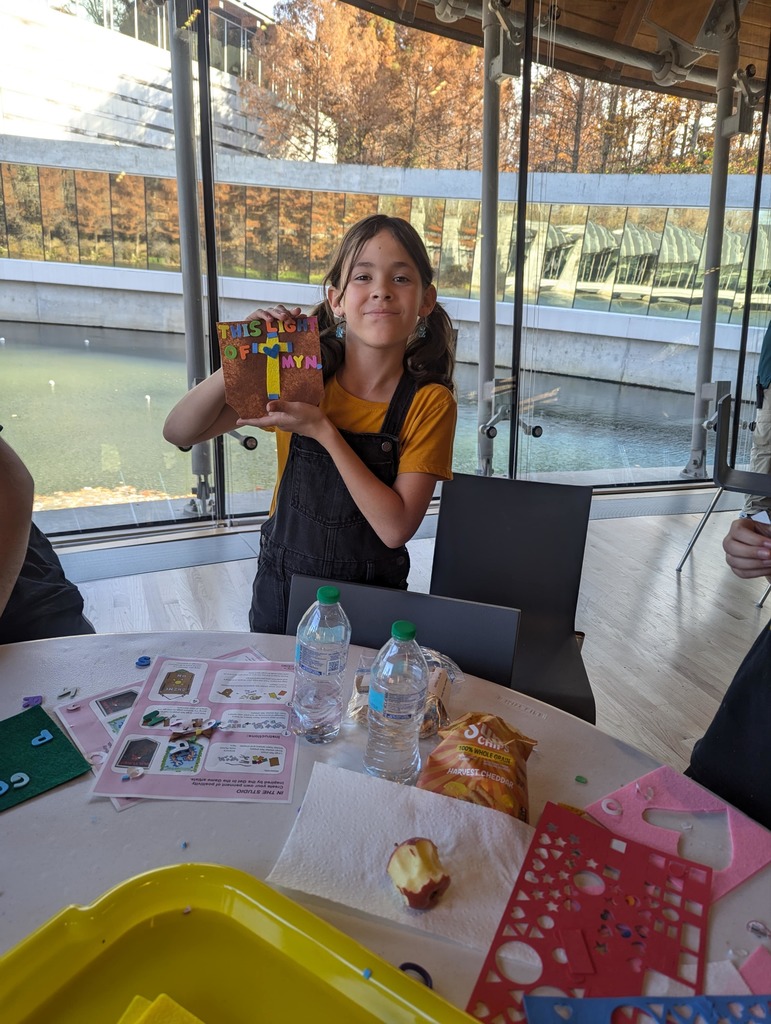 Middle School students exploring Crystal Bridges Museum 