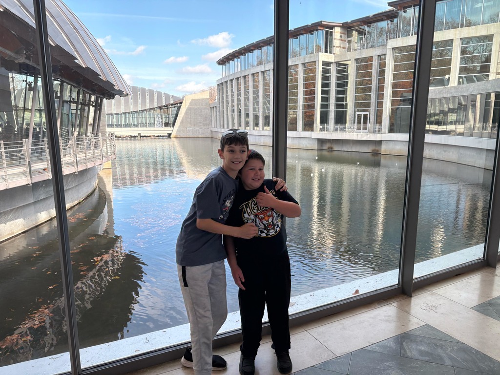 Middle School students exploring Crystal Bridges Museum 