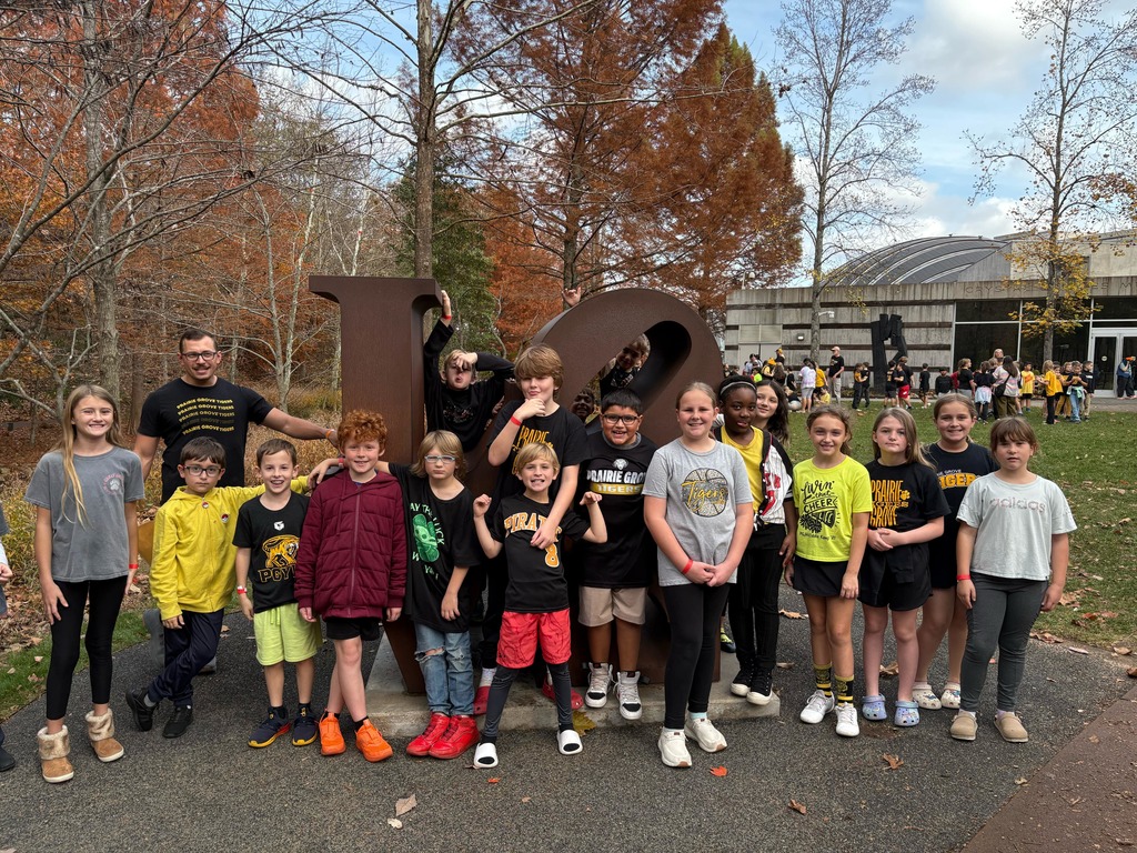 Middle School students exploring Crystal Bridges Museum 