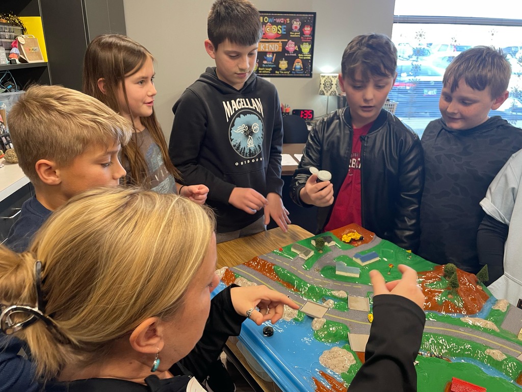 5th grade science students with a diagram about water conservation