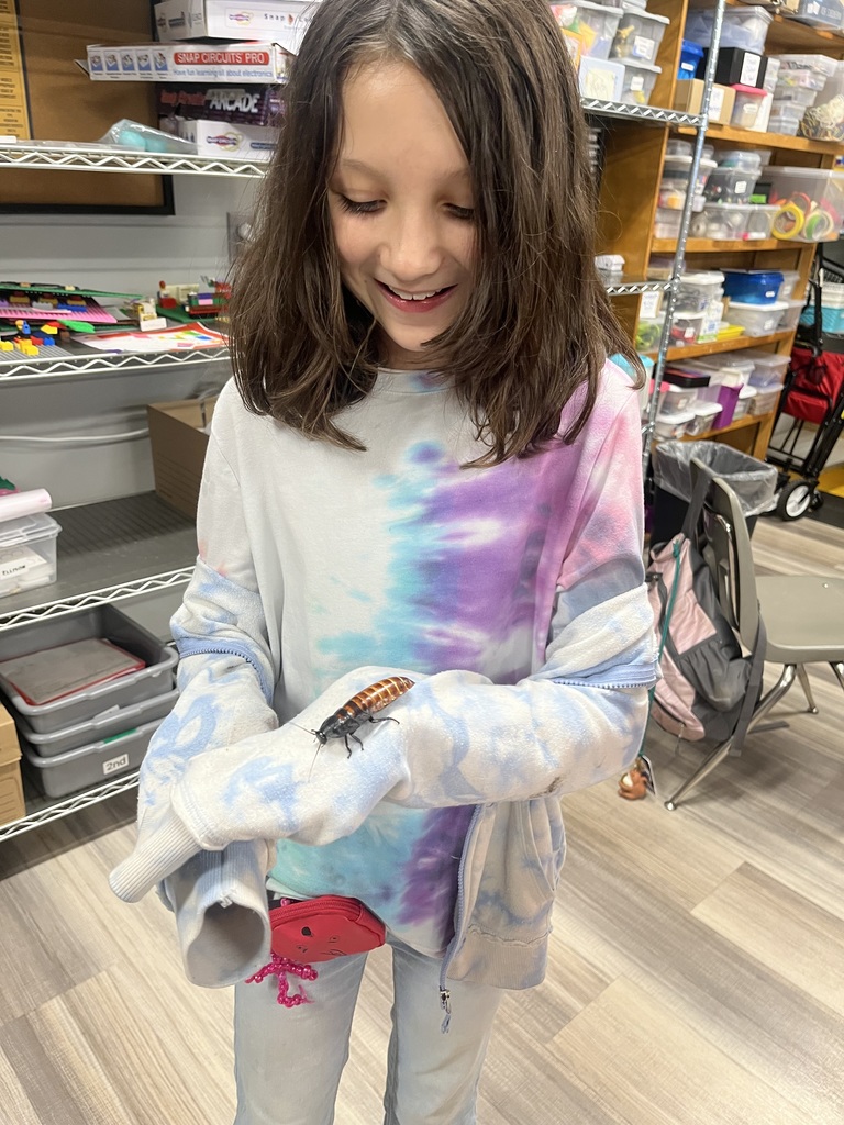 a middle school girl holding a hissing raoch