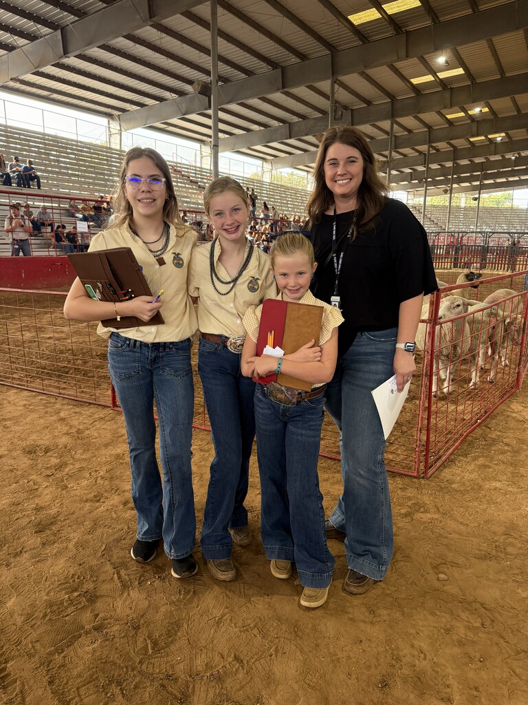 Mrs. Broyles and students at the Arkansas Oklahoma State Fair