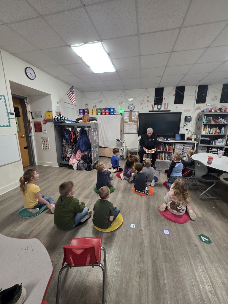 Dennis reading to PreK 