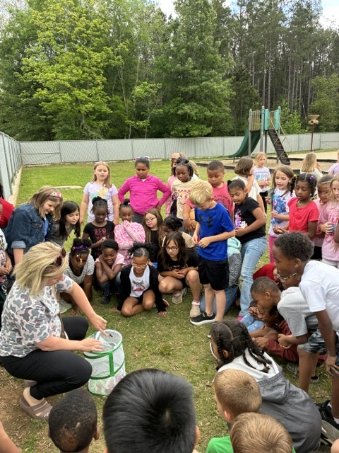 2nd grade classes releasing butterflies 