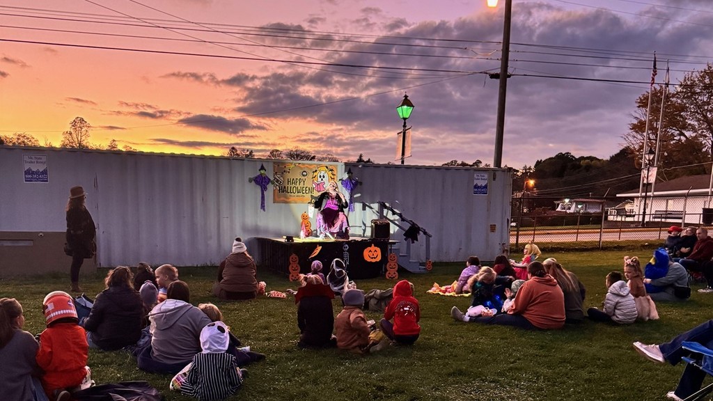 KES enjoyed a night of fun with students and their families this past week with a Halloween parade and storyteller!