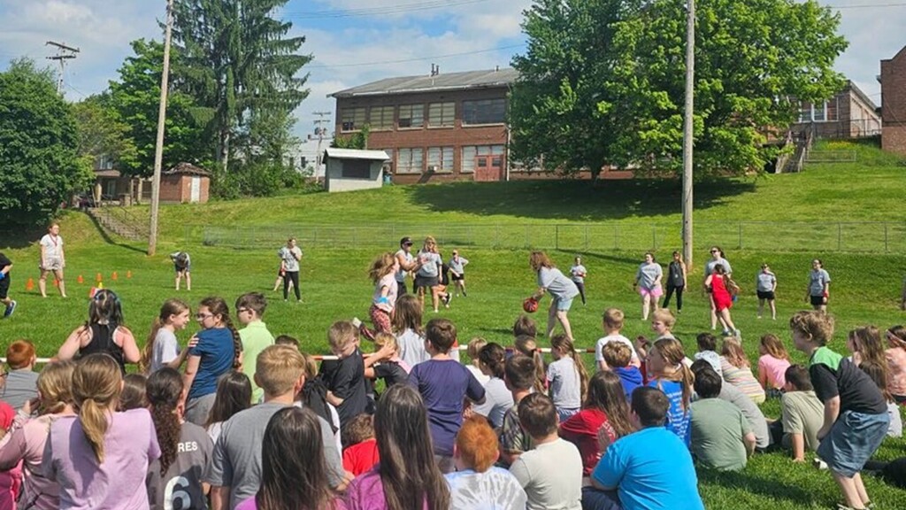 The students were victorious in every round of yesterday’s kickball games as staff and students squared off to celebrate third and fourth grade’s success in reaching their i-Ready proficiency goals for the 2025-2026 school year!