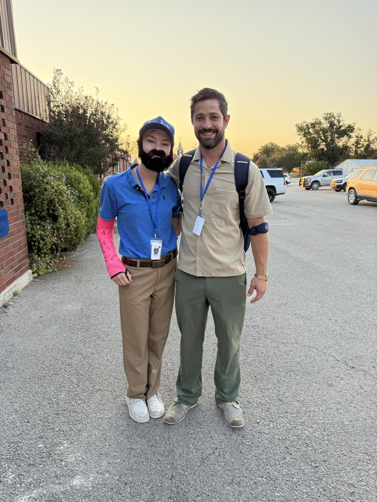 Mr. Feist (Amber Grelle) and Mr. Feist