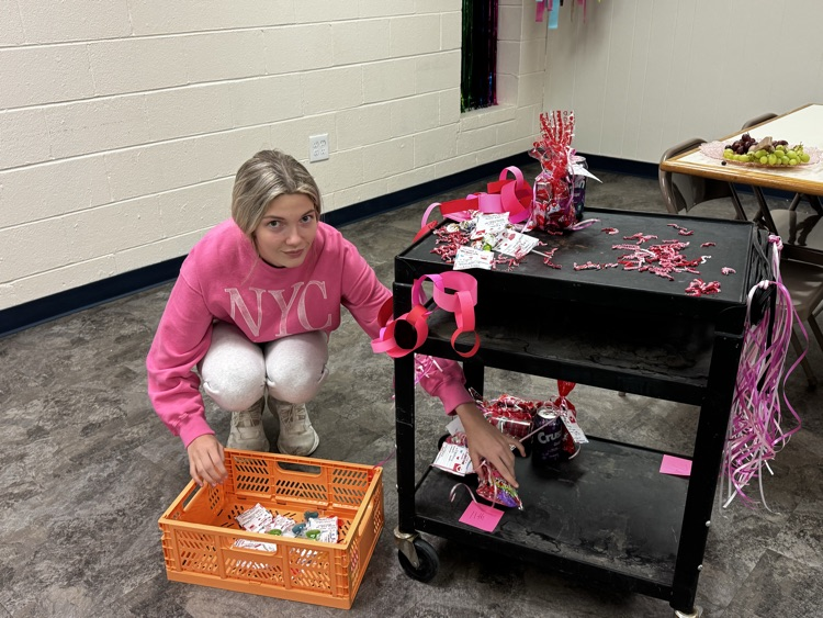 Kenna getting candy grams