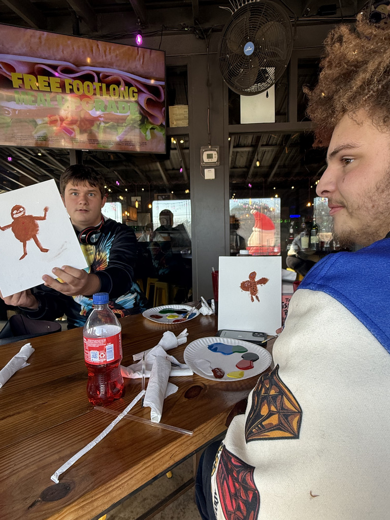 Here’s oStudents from the high school took part in a community outing to the Fish-n-Pig, featuring a gingerbread man paint party led by students from our National Art Honor Society. The experience included hands-on practice with everyday life skills, as each student ordered and paid for their meal, including the tip. 🎨🍽️