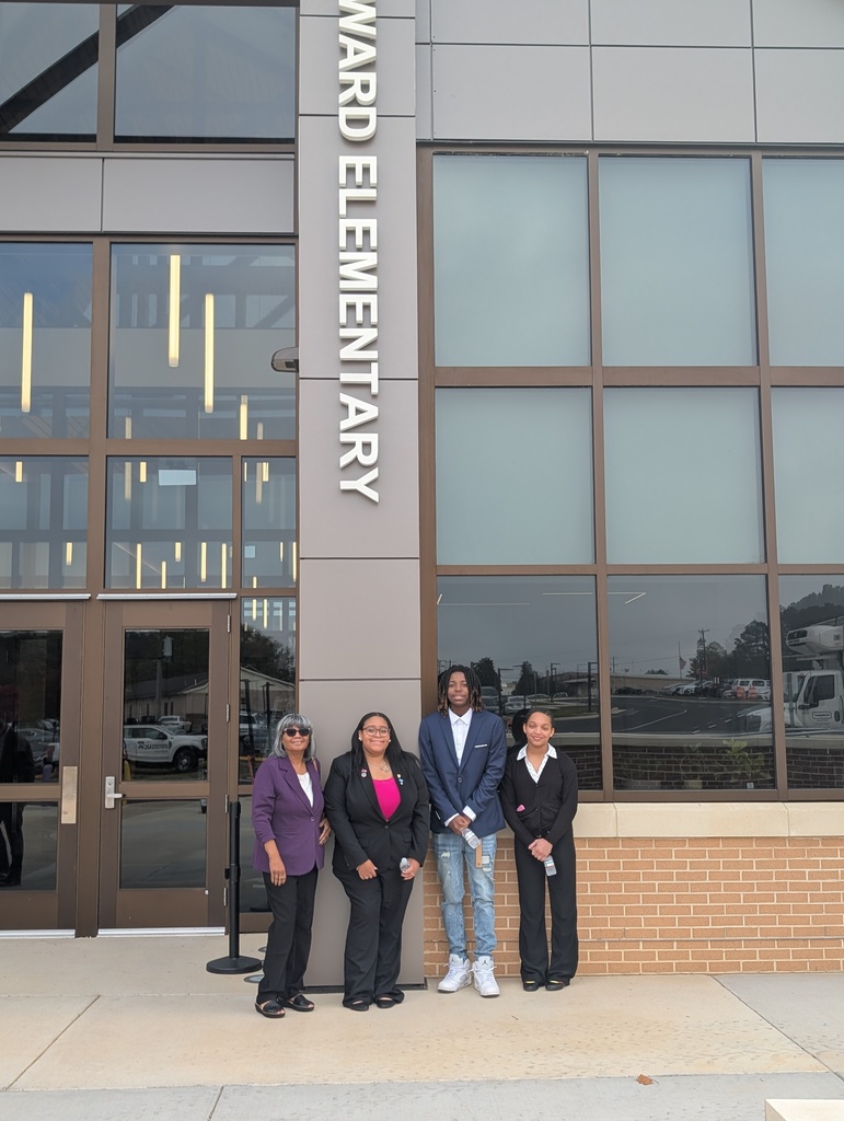 Today, we welcomed Senator Cifers, Congressman McGuire, Delegate Wright, their teams, and our School Board for VSBAโs Take Your Legislator to Lunch Day! Our student liaisons participated in meaningful discussions before visiting our schools. Thank you to everyone who represented PECPS so beautifully and to our Culinary Arts team for a delicious lunch, homemade pie, and those tasty pickles!