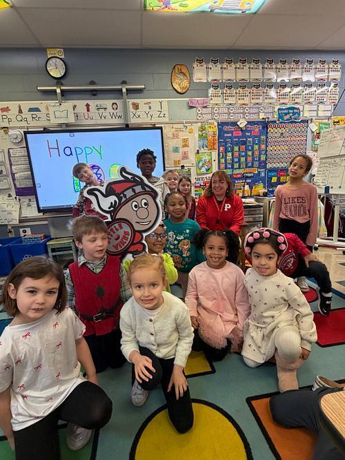 mystery reader and the students on 100 day