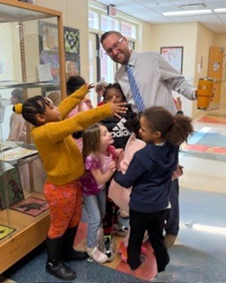 #EV mr murray and students in the hallway 