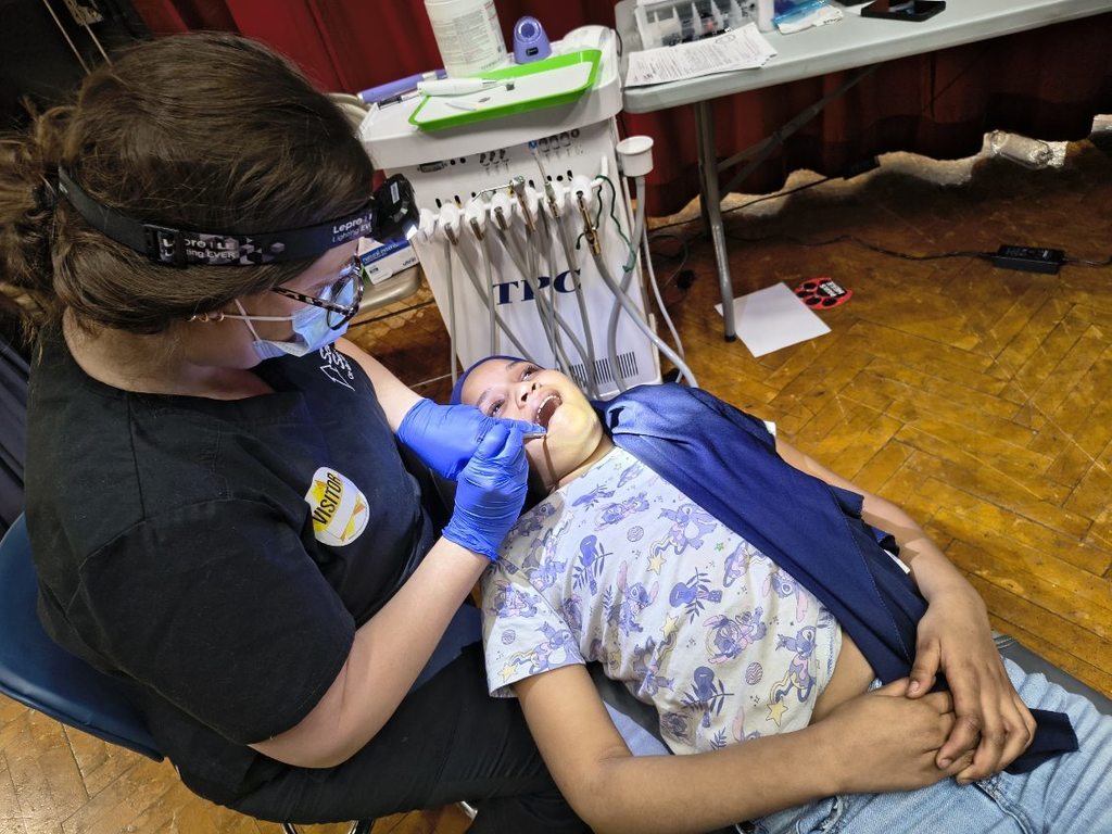 SCHOOL SMILES STOPS AT GLENDALE!