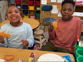 students eating pizza in a classroom
