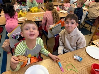 students eating pizza in a classroom