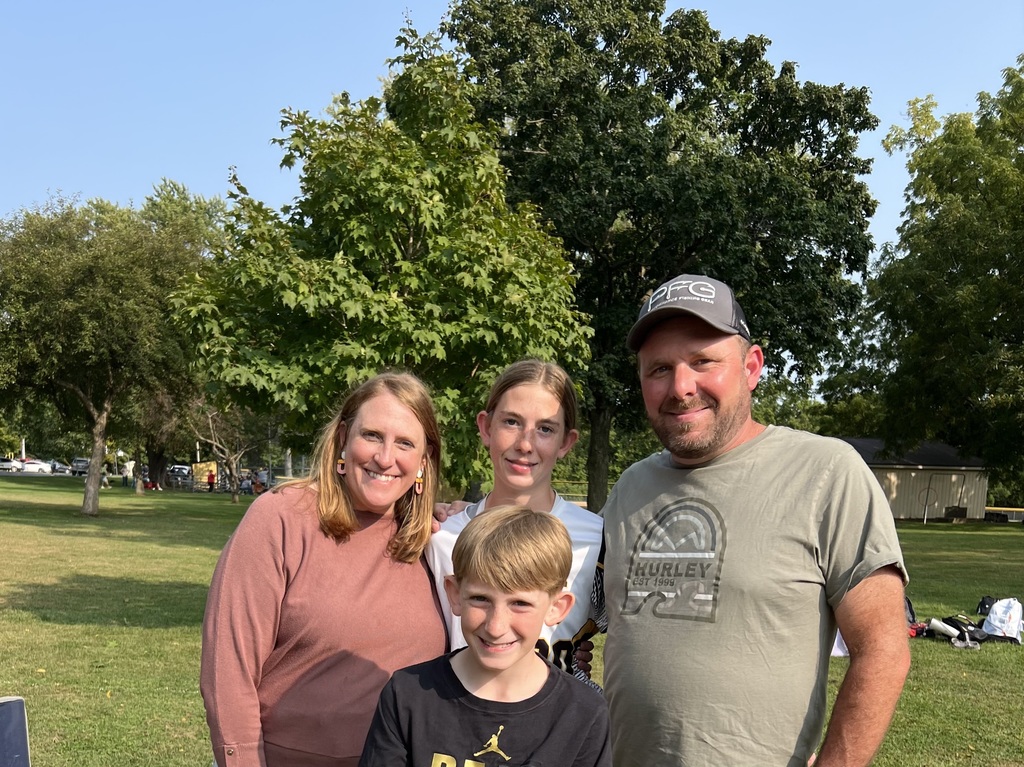 Picture of new special ed teacher Jamie Vice and her family standing in front of a tree