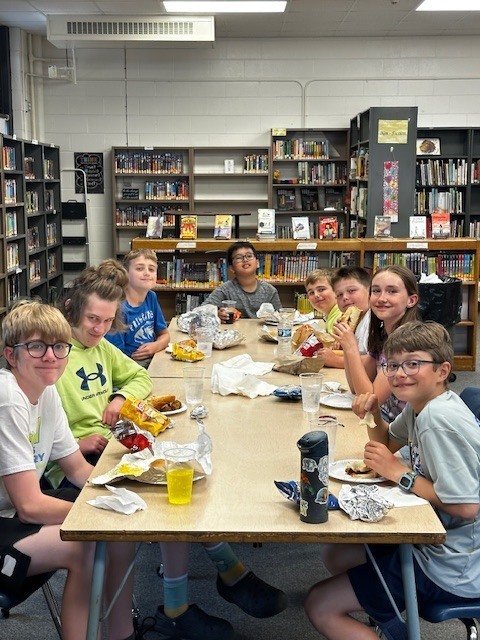 20 readers lunch