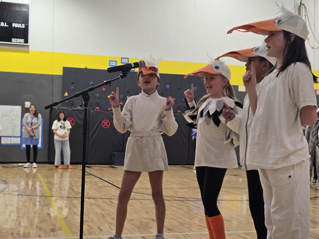 ES Drama Club performs Finding Nemo