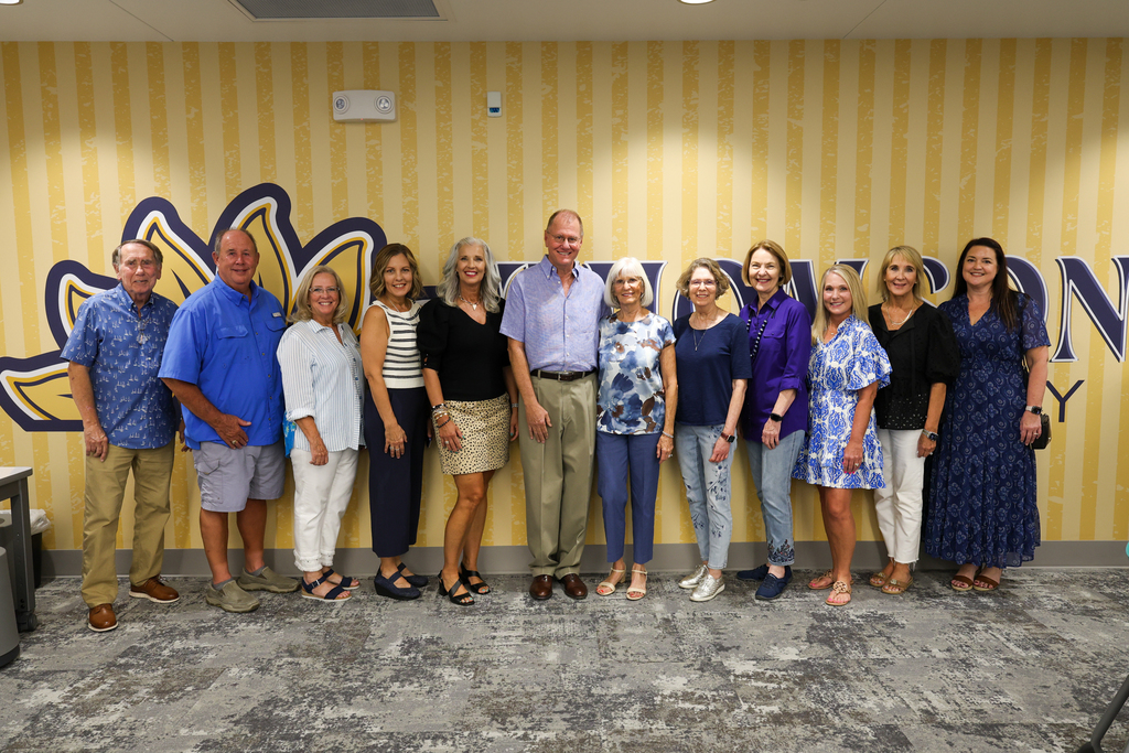 Jana Thomson tours Thomson Elementary