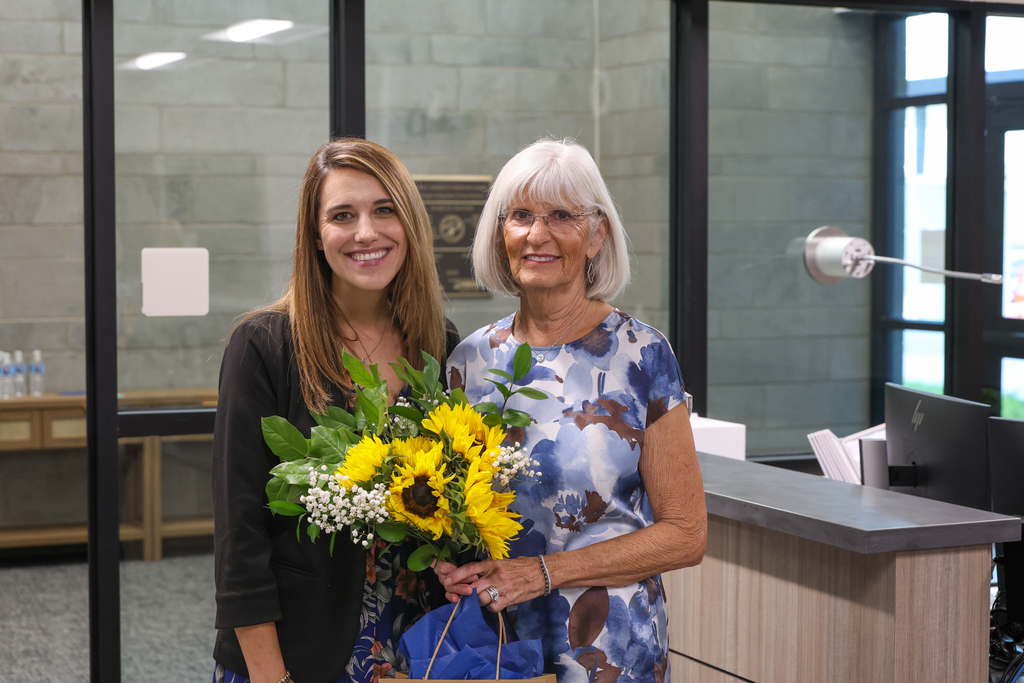 Jana Thomson tours Thomson Elementary