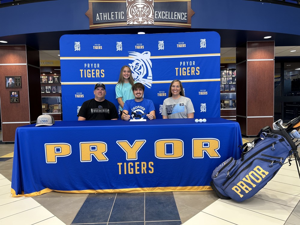 Wesley and his family at signing day